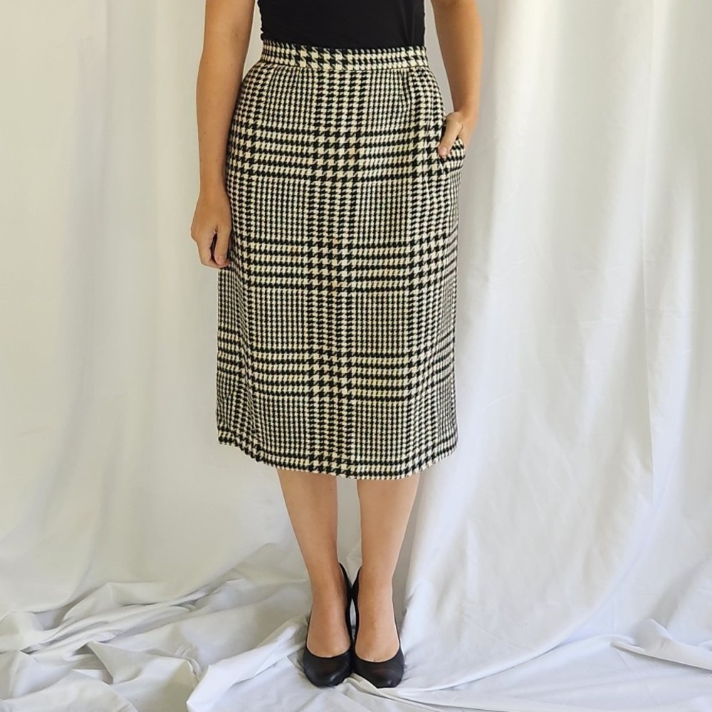 80s/90s Black‎ and White Houndstooth Wool Blend Pencil Skirt